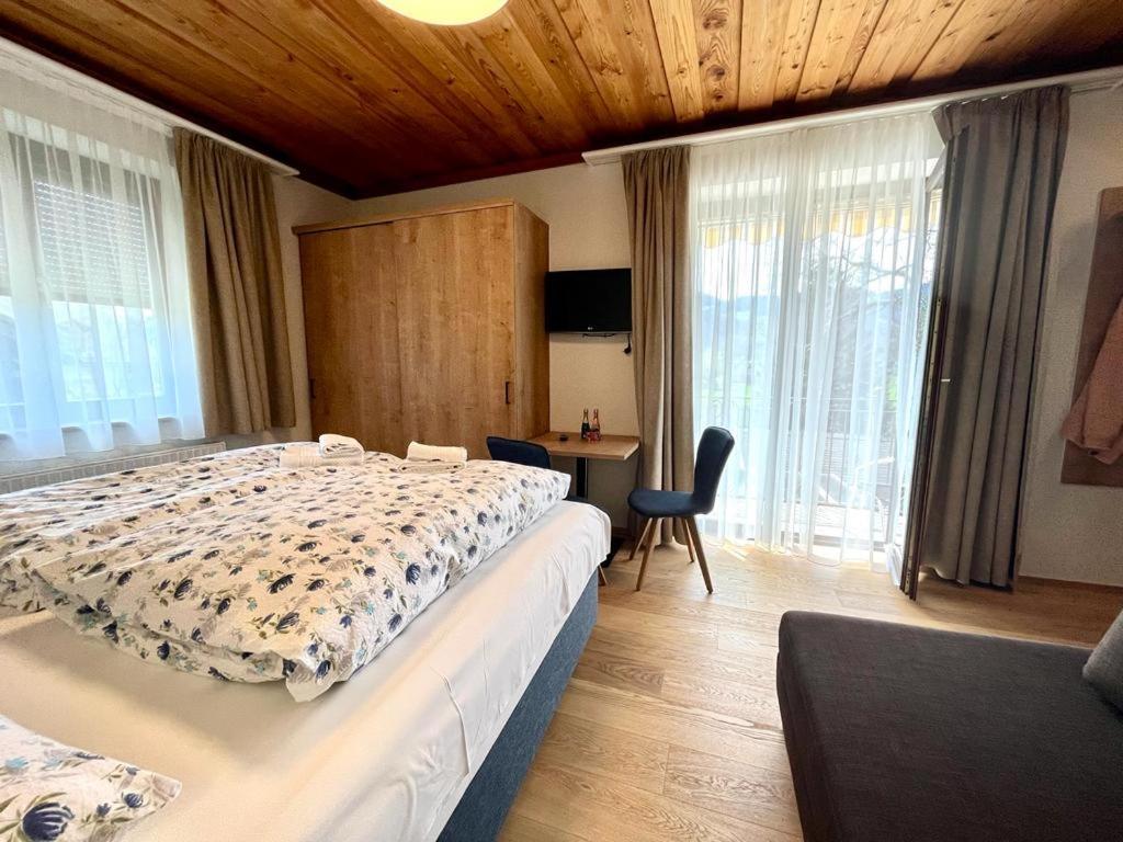 Pension Sommerauer Hotell Hallein Exteriör bild