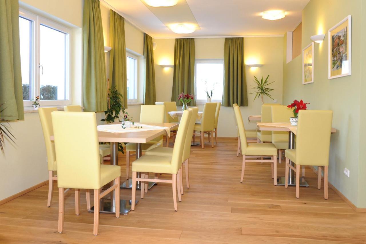 Pension Sommerauer Hotell Hallein Exteriör bild