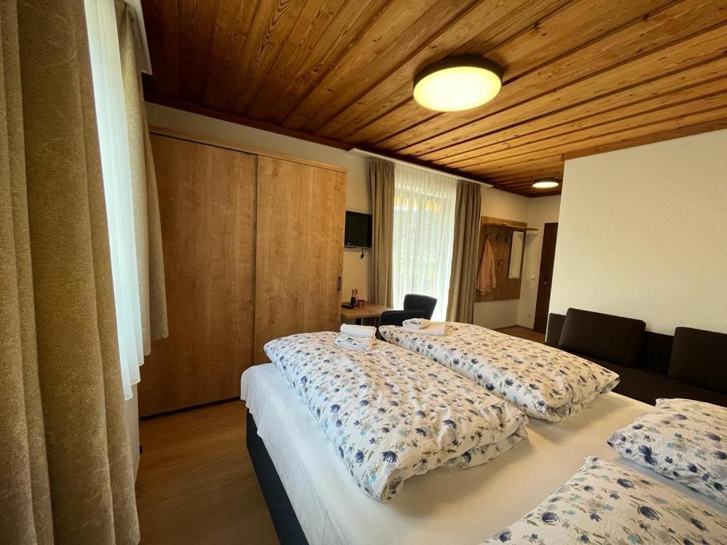 Pension Sommerauer Hotell Hallein Exteriör bild