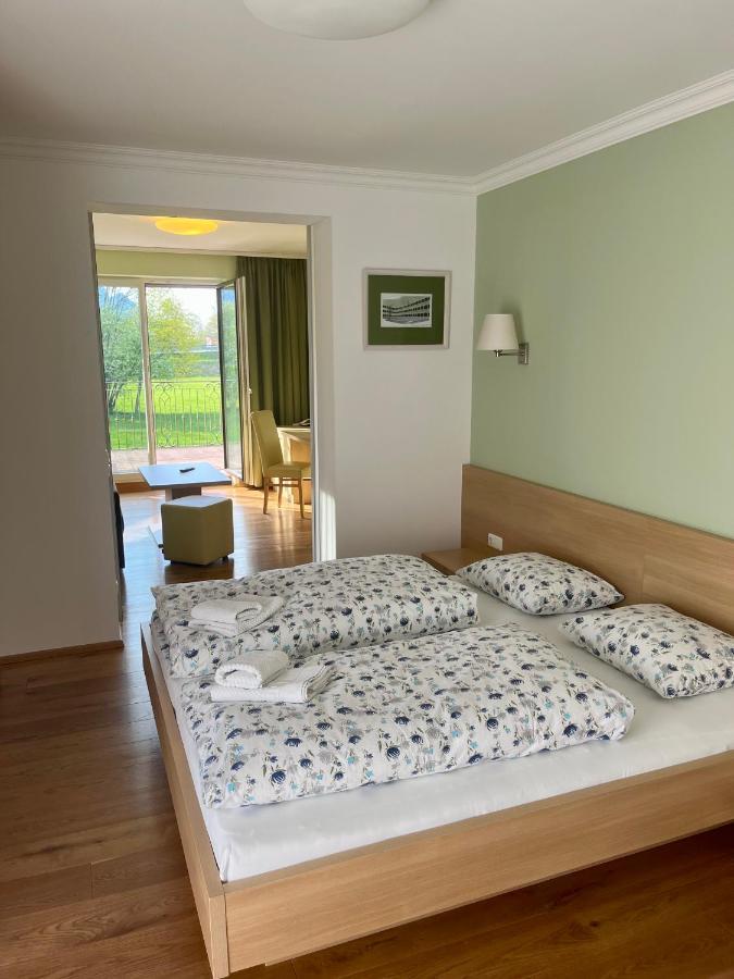 Pension Sommerauer Hotell Hallein Exteriör bild