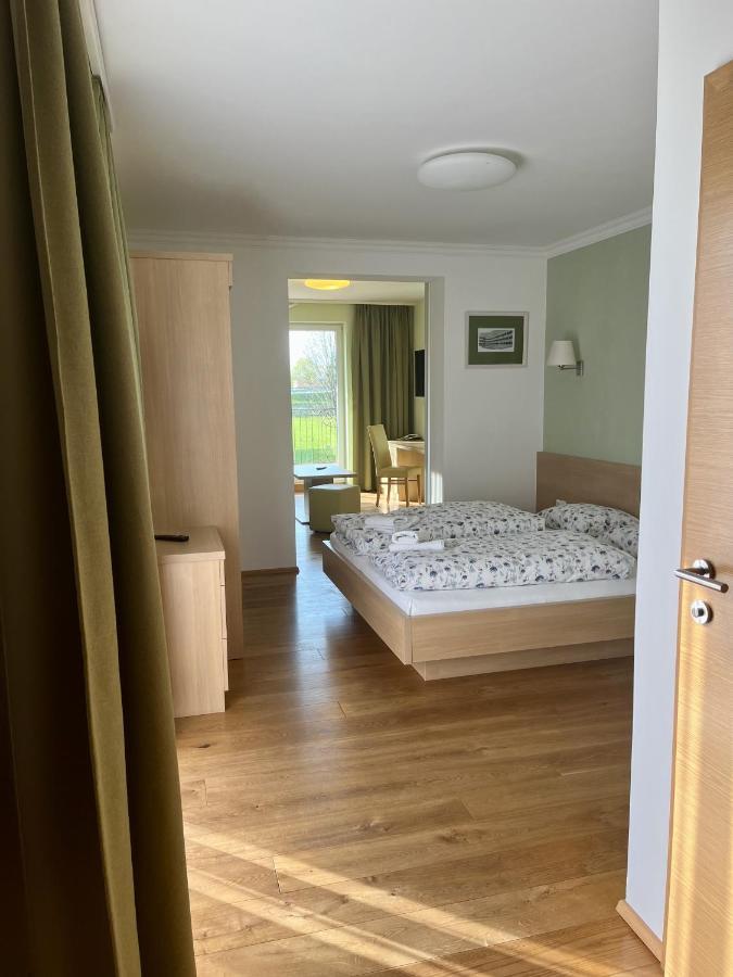 Pension Sommerauer Hotell Hallein Exteriör bild